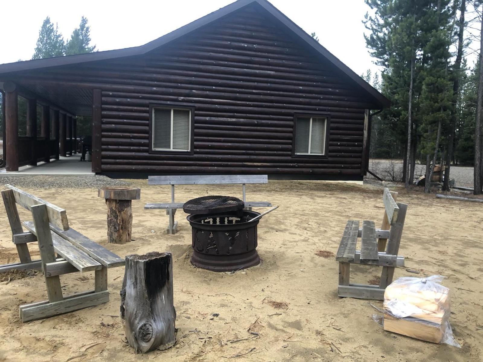 Villa Mama Bear Valemount Exterior foto